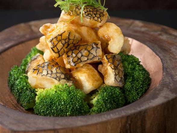CQ8 Deep Fried Sea Bass with Secret Sauce 皇后秘製燒汁銀鱈魚
